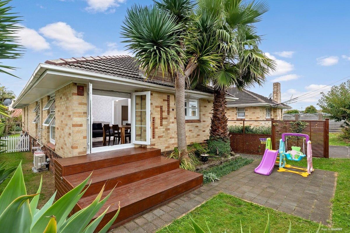 2/9 Bowling Avenue, Epsom, Auckland - Carousel 1