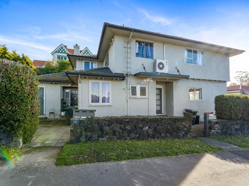 2A Ure Street, South Hill, Oamaru - Carousel 1