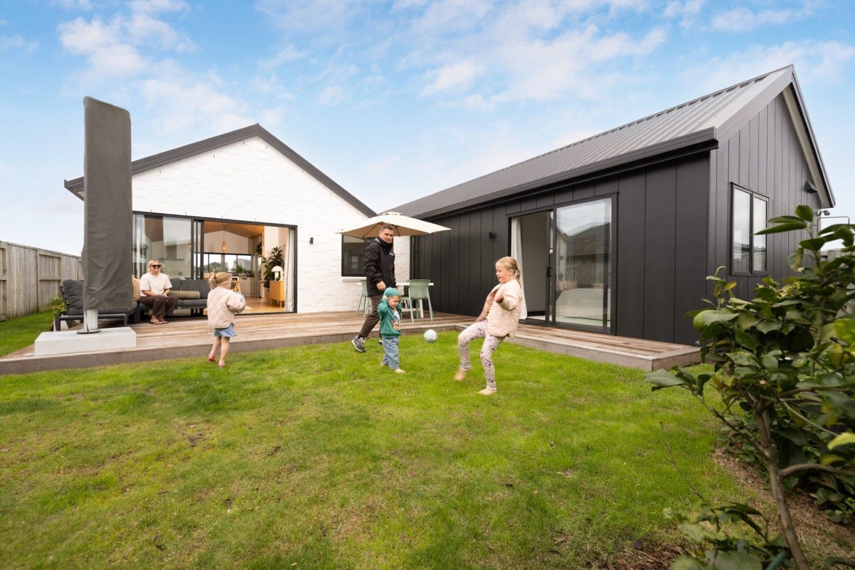 5 Kahotea Place, Papamoa Beach, Papamoa - Carousel 1