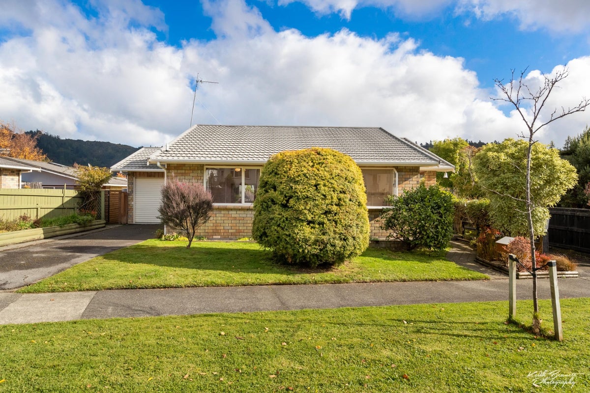 1/34 Montgomery Street, Stokes Valley, Lower Hutt - Carousel 1