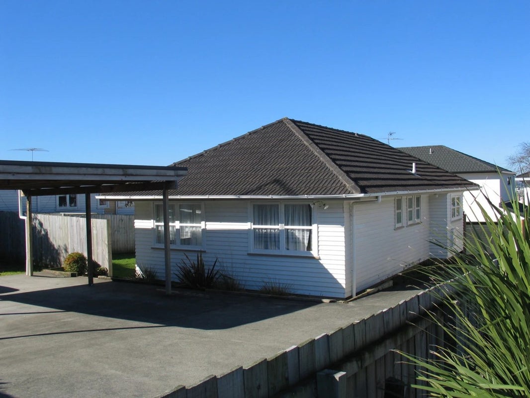 189 Te Atatu Road, Te Atatu South, Auckland - Carousel 1