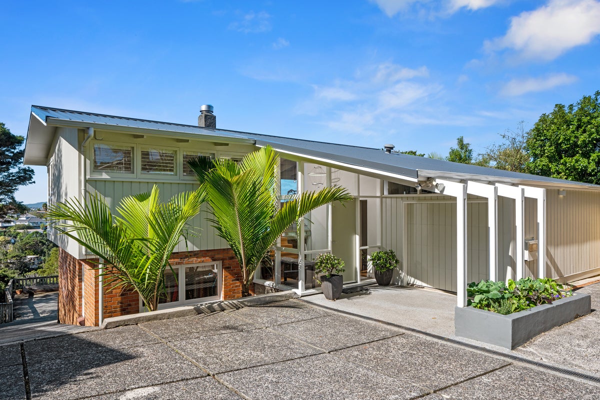 32 Seaview Avenue, Northcote, Auckland - Carousel 1