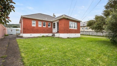 11 Poole Street, Taita, Lower Hutt - Carousel 1