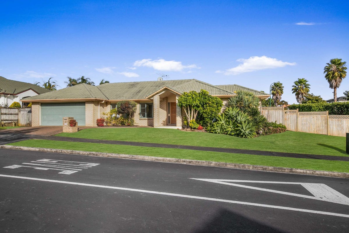 2 Heyington Way, East Tamaki Heights, Auckland - Carousel 1