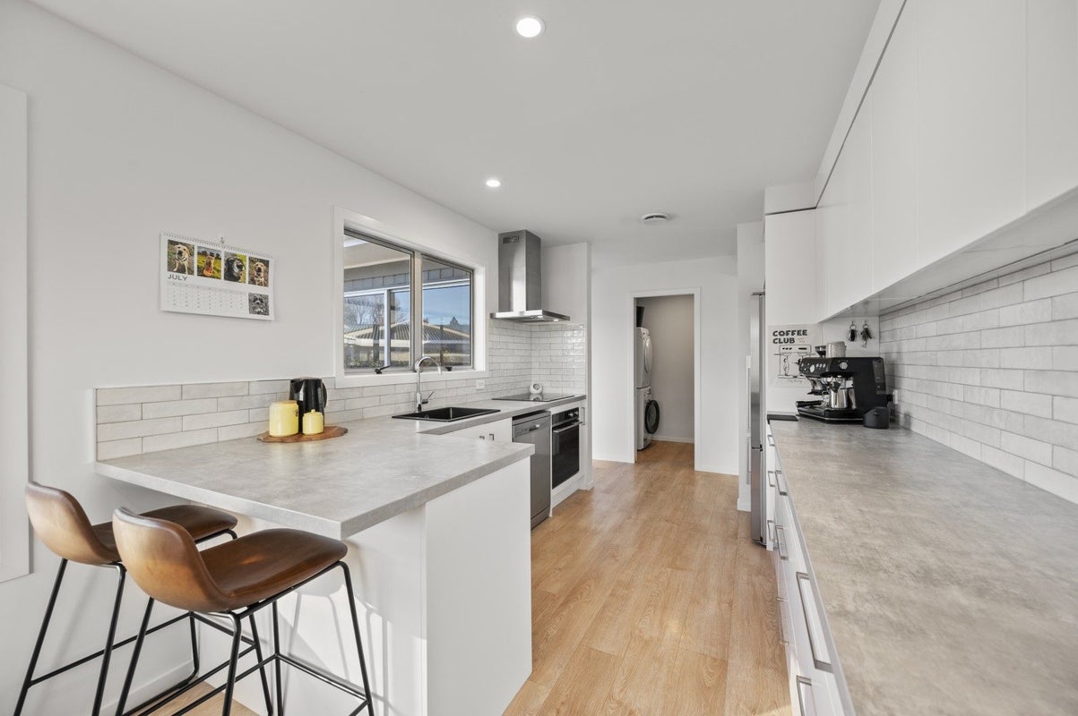 18 Konini Crescent, Pirimai, Napier - Carousel 2