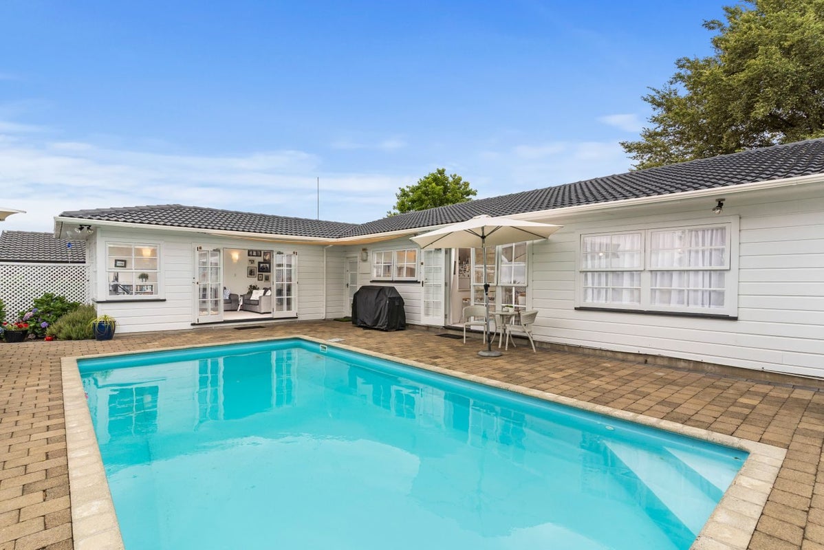 85 Glenmore Road, Sunnyhills, Auckland - Carousel 2