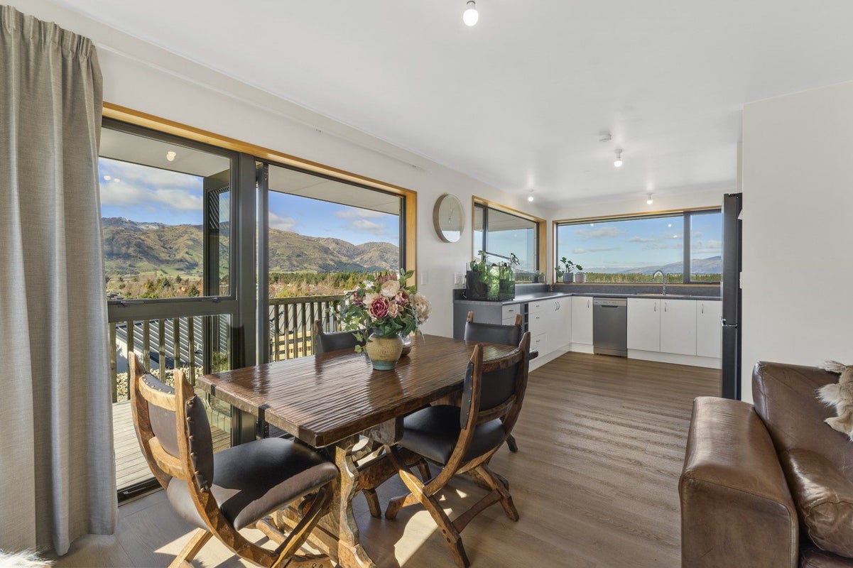 8 Mary Lane, Wanaka - Carousel 1