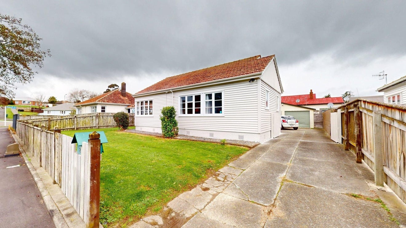2 Koromiko Avenue, Roslyn, Palmerston North - Carousel 17