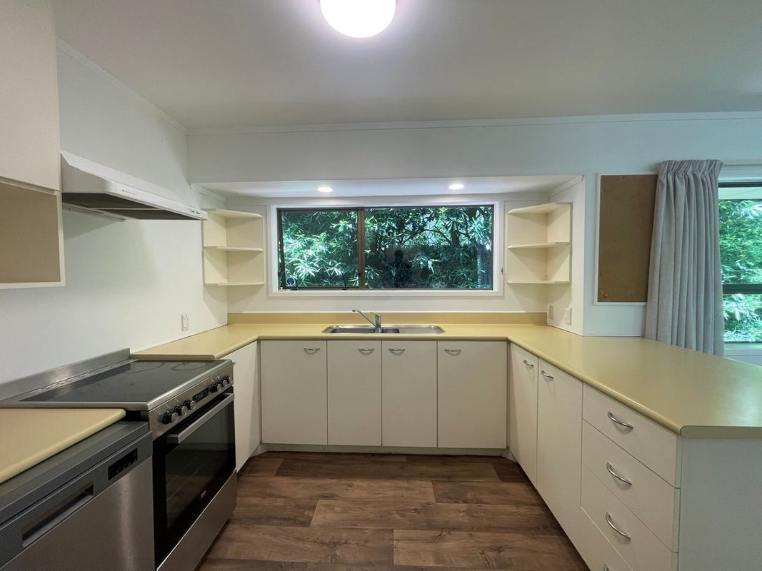 2/246 Beach Road, Campbells Bay, Auckland - Carousel 1