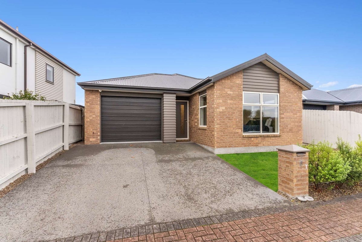 8 Torbeg Lane, Broomfield, Christchurch - Carousel 1