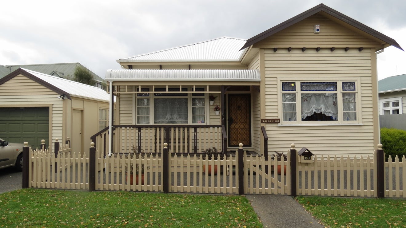 42B Randwick Crescent, Moera, Lower Hutt - Carousel 1