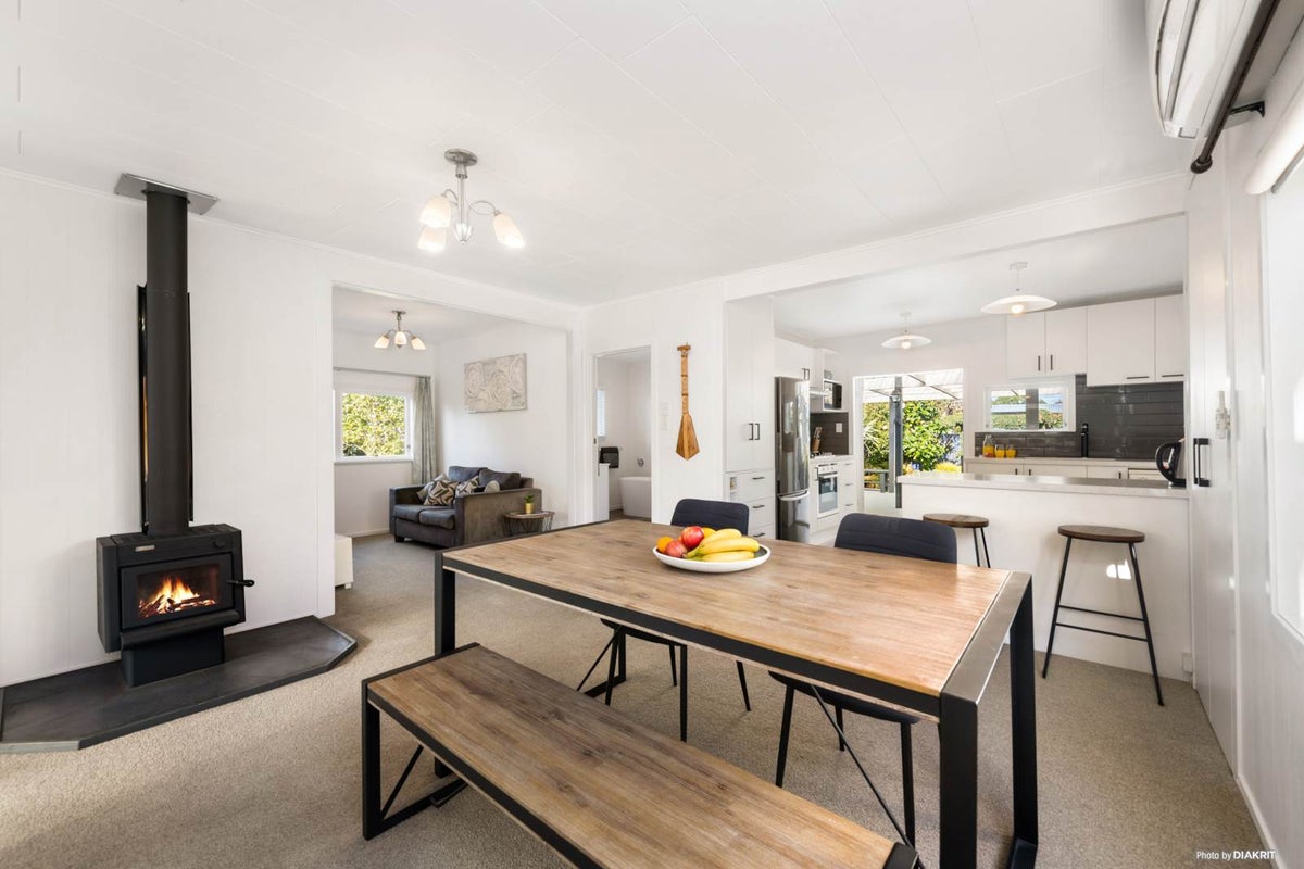 13 First View Avenue, Beachlands, Auckland - Carousel 2