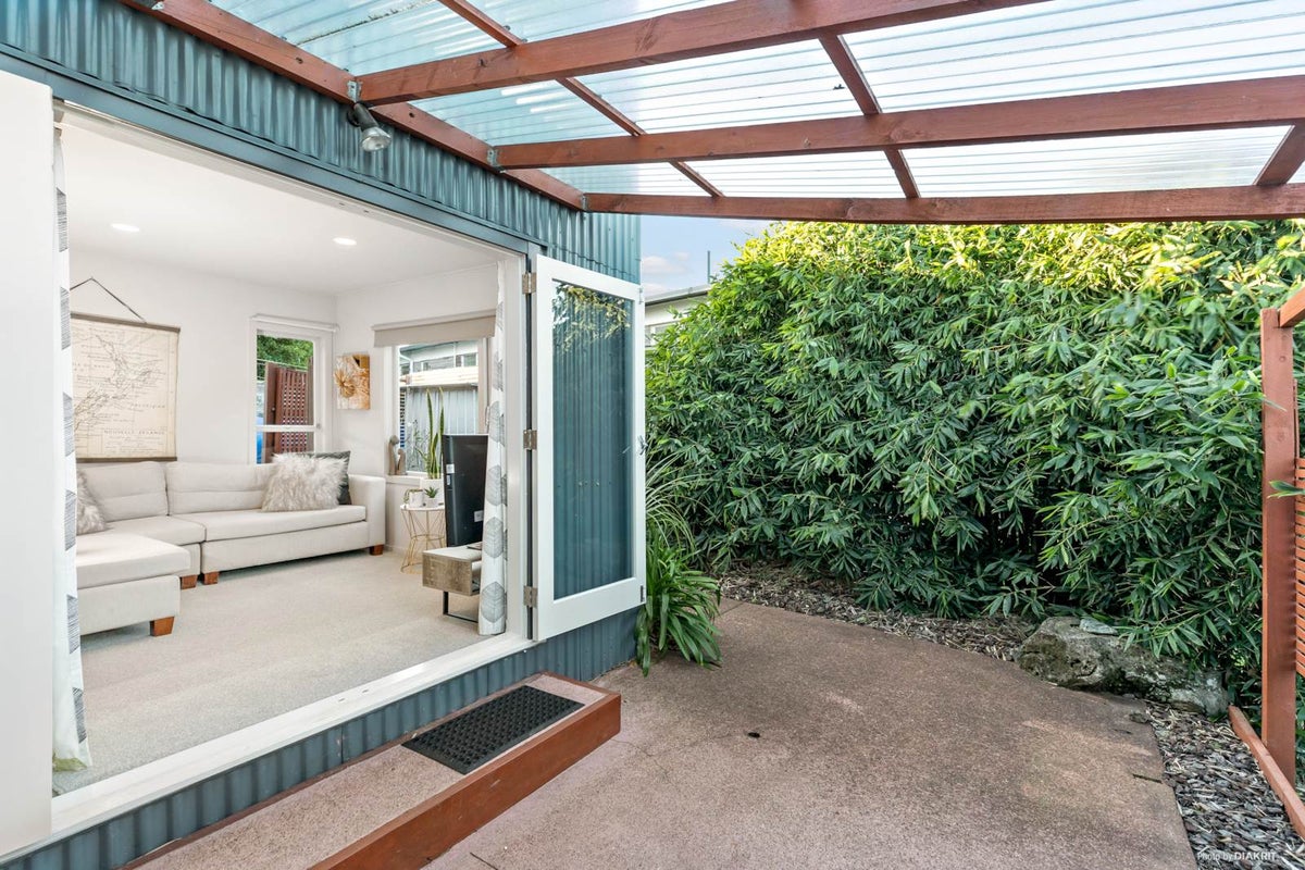 1222A New North Road, Mount Albert, Auckland - Carousel 2