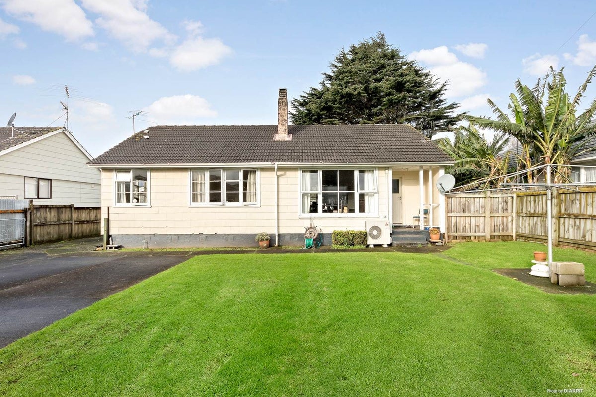 28 Coral Crescent, Panmure, Auckland - Carousel 2