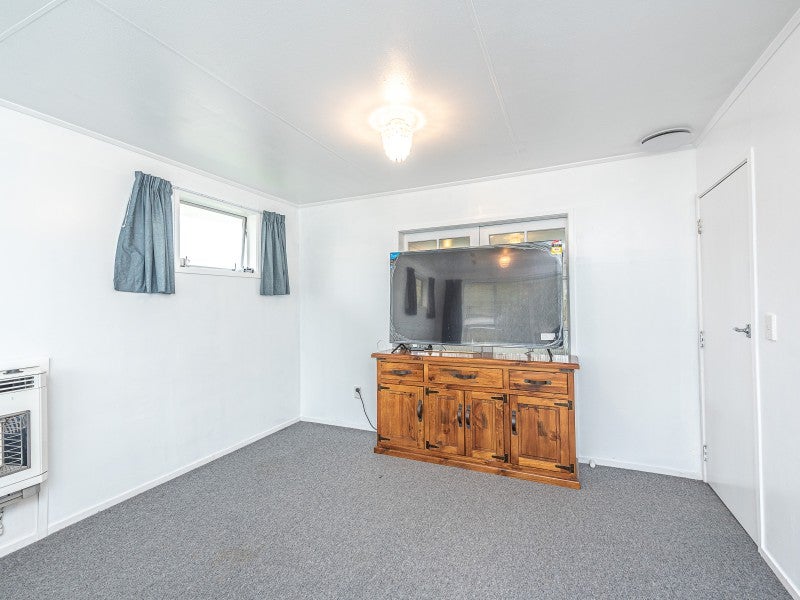 5 Cypress Place, Aramoho, Whanganui - Carousel 2