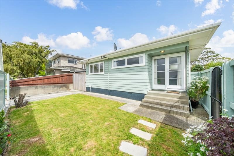 1/87 KARAMU CRES, Wainuiomata, Lower Hutt - Carousel 1