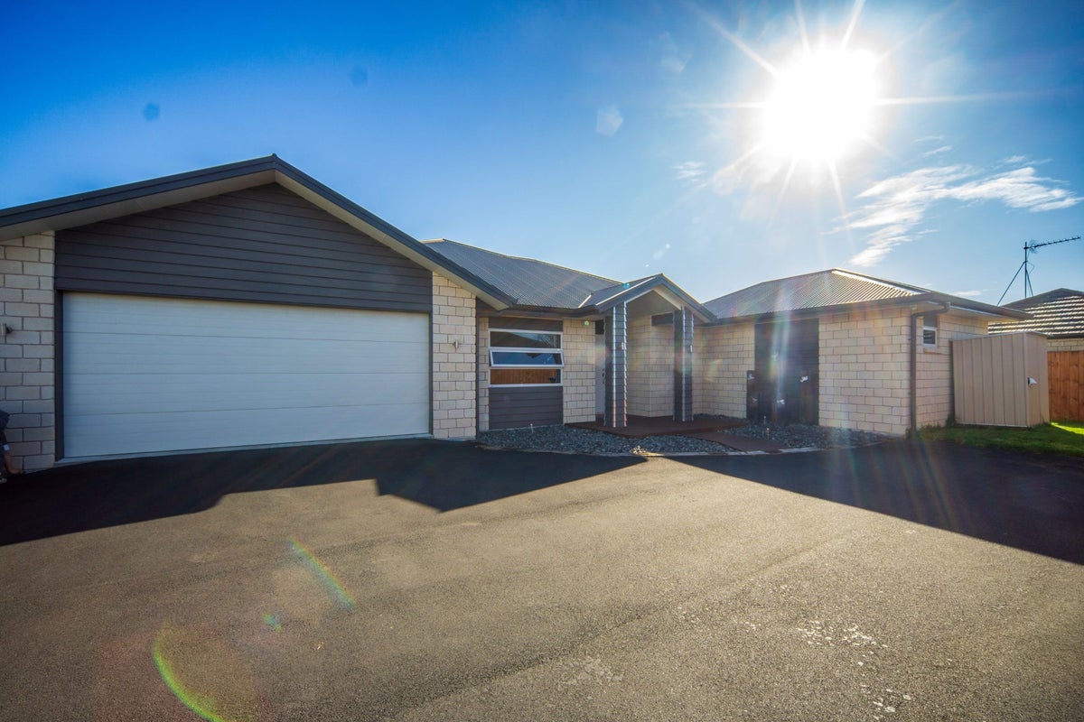 10 Bramber Street, Flagstaff, Hamilton - Carousel 2
