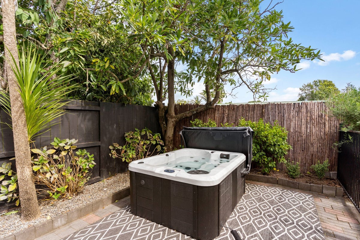 1/10 Clinton Avenue, Te Atatu Peninsula, Auckland - Carousel 2