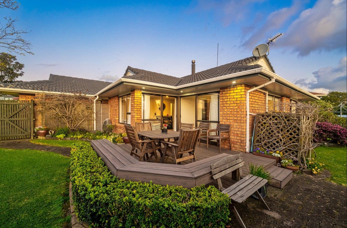 17 Sheralee Place, Bucklands Beach, Auckland - Carousel 1