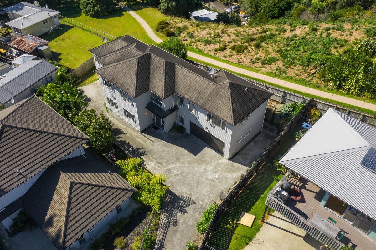 14 Domain Lane, Mangere Bridge, Auckland - Carousel 2