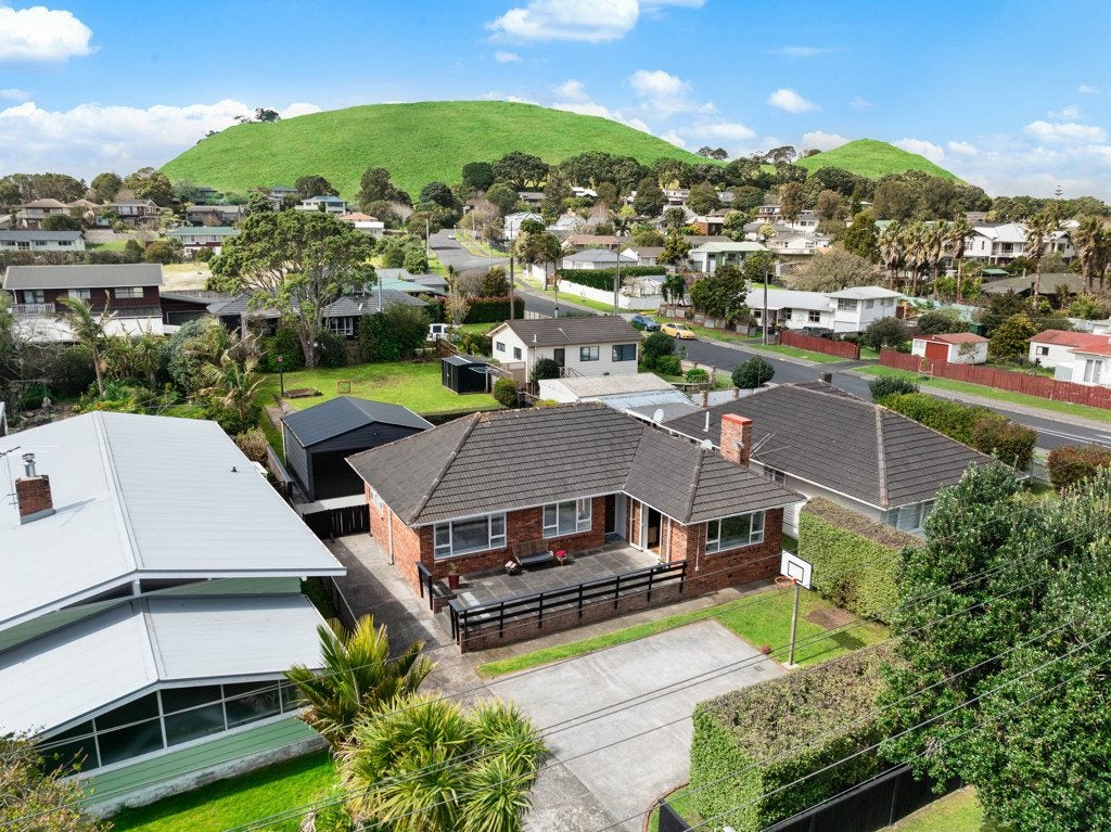 71 Wallace Road, Mangere Bridge, Auckland - Carousel 2