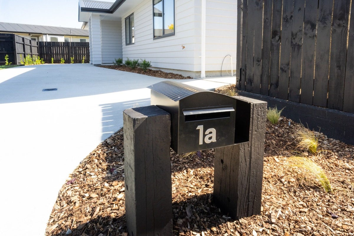 1A Christian Place, Awapuni, Palmerston North - Carousel 17