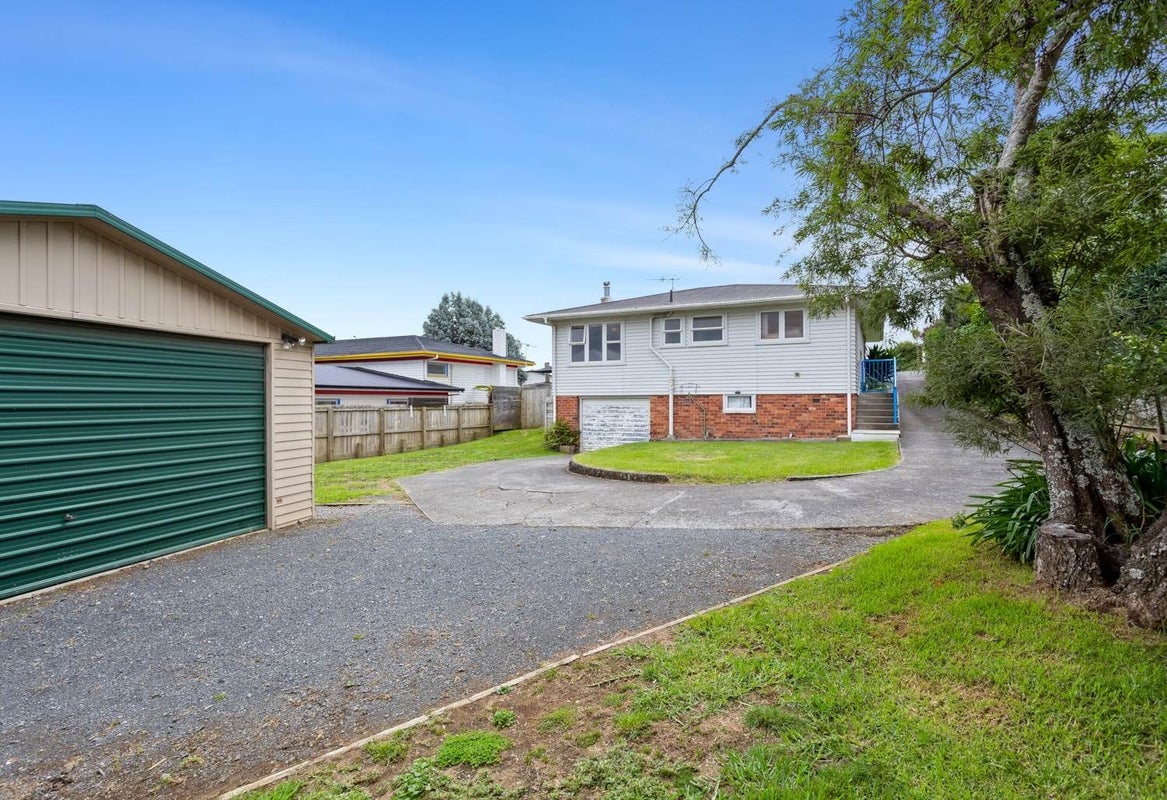 46 Baird Street, Howick, Auckland - Carousel 1