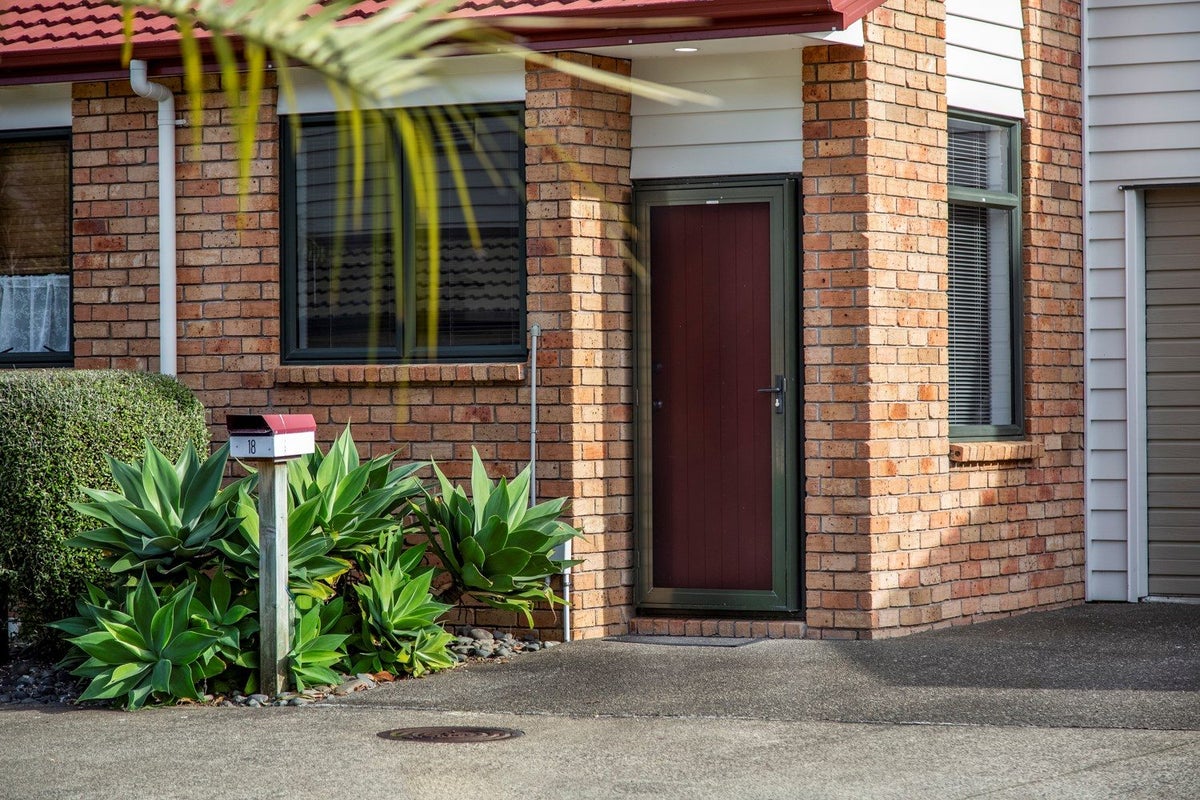 18/22 Northcross Drive, Oteha, Auckland - Carousel 2