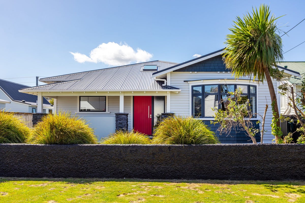 15 North Street, Petone, Lower Hutt - Carousel 19
