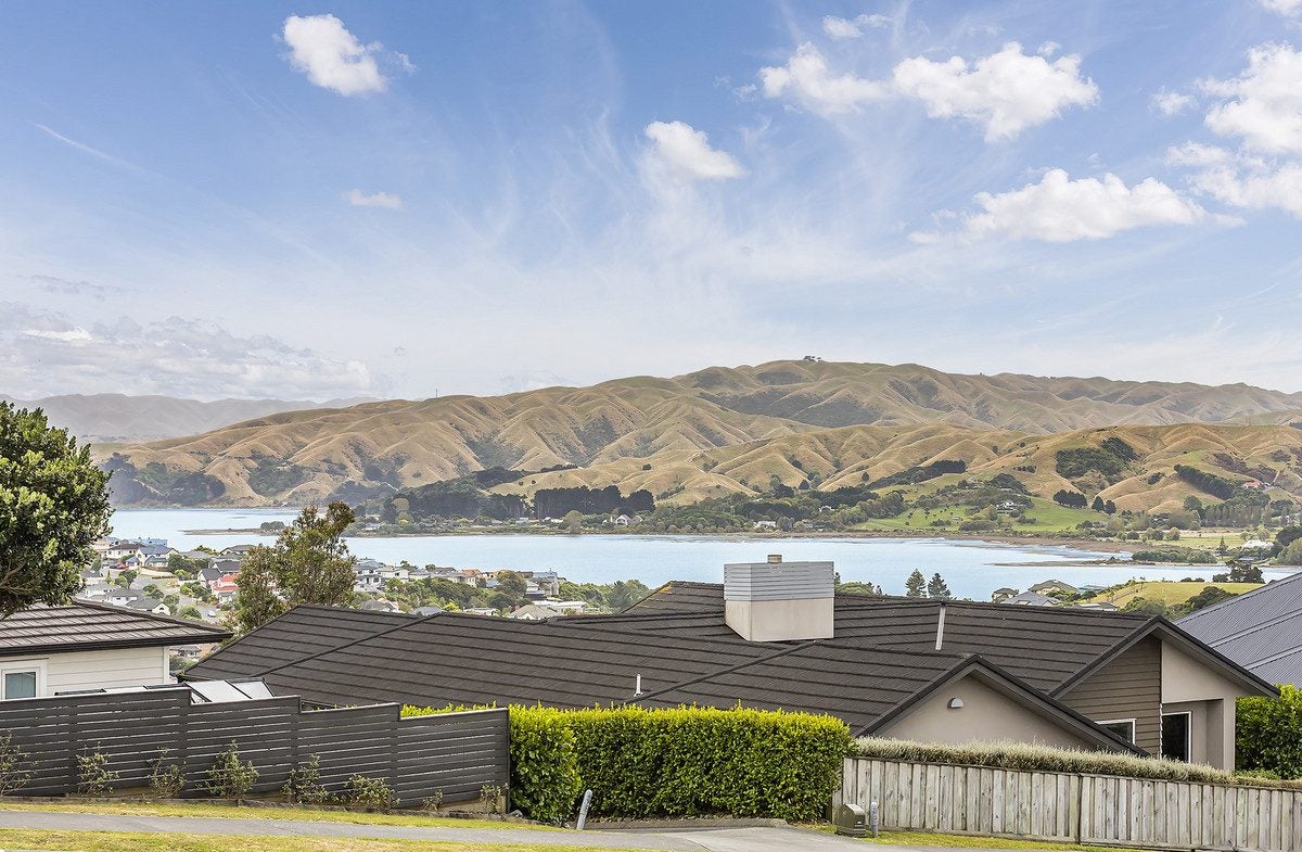 152 Endeavour Drive, Whitby, Porirua - Carousel 2