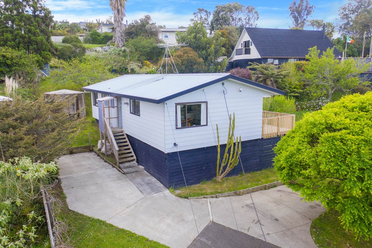 6 Beverley Road, Stanmore Bay, Whangaparaoa - Carousel 1
