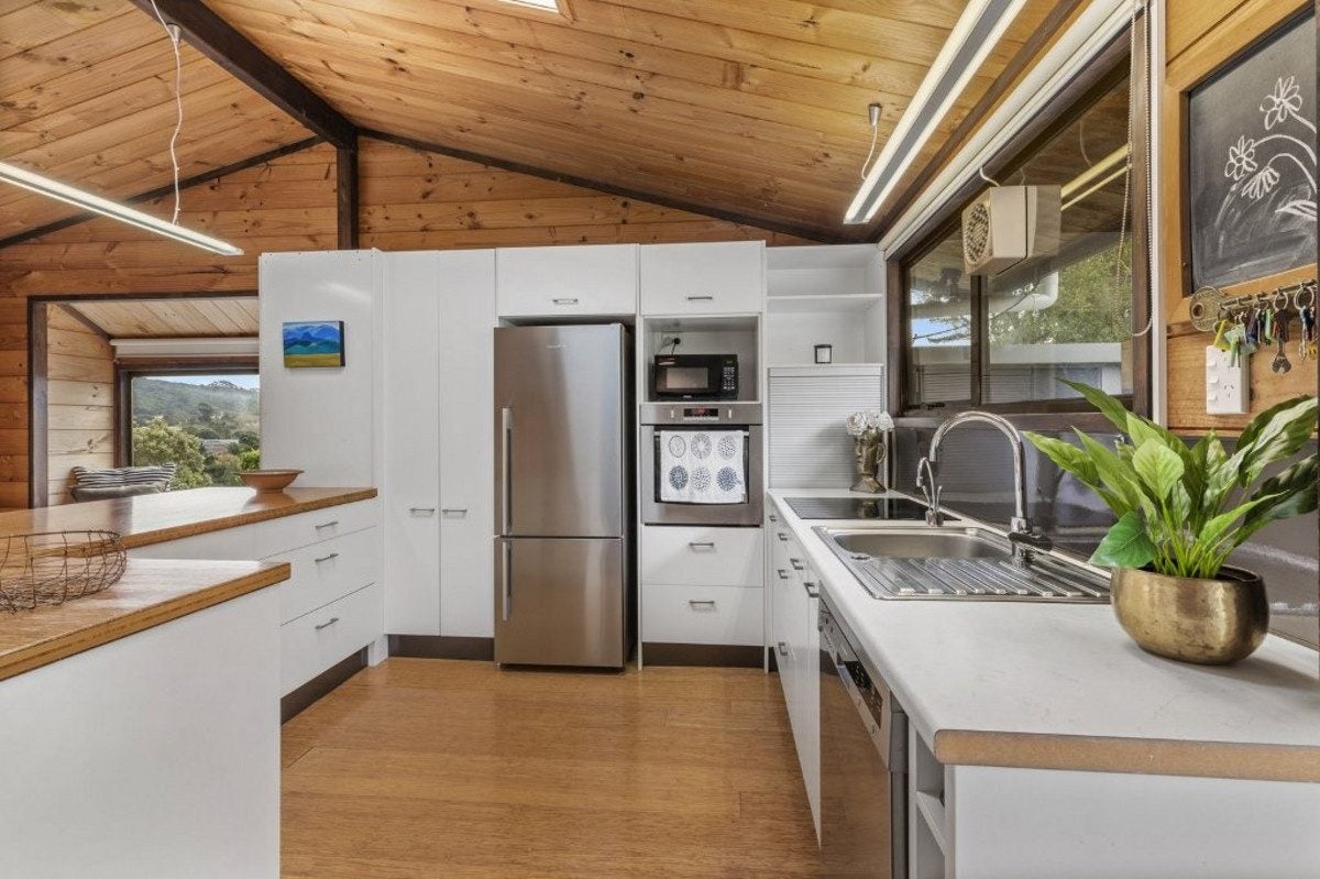 16 Apple Terrace, Ranui, Porirua - Carousel 2