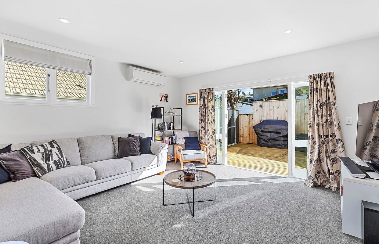 27A Mexted Terrace, Tawa, Wellington - Carousel 2