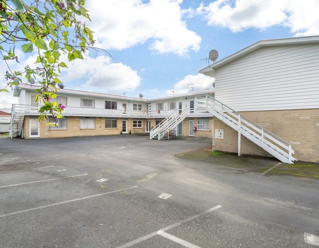 11/121 Bell RD, GRACEFIELD, LOWER HUTT - Carousel 1