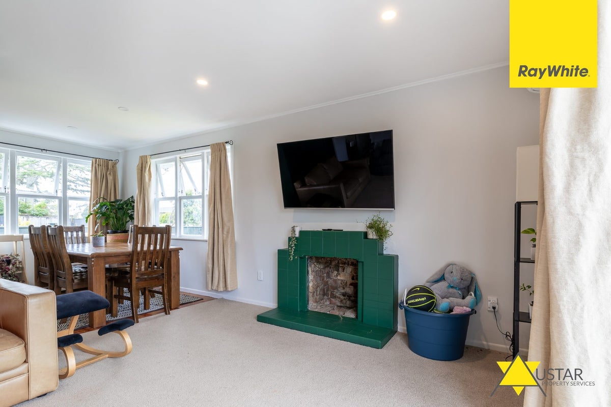 61A Cobham Crescent, Kelston, Auckland - Carousel 2