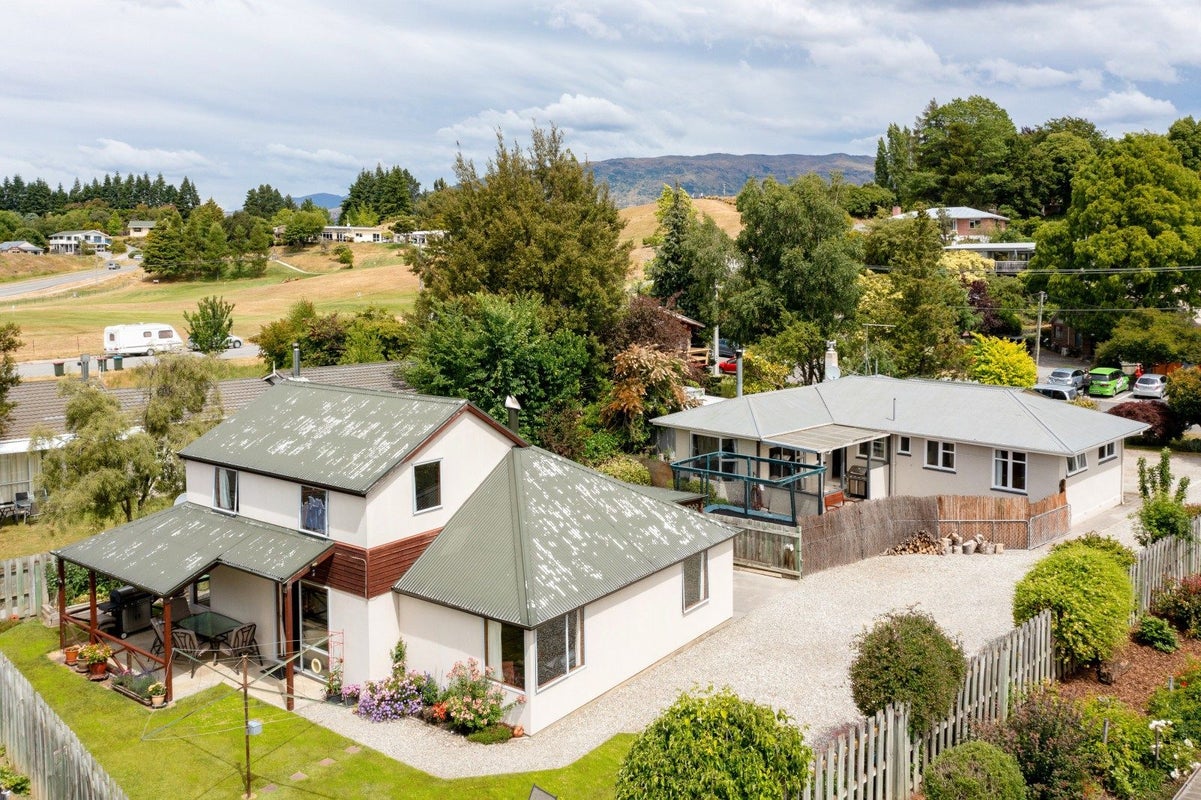 22 Russell Street, Wanaka - Carousel 1