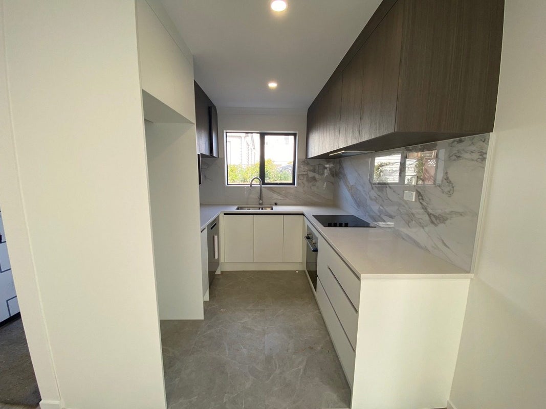 65A Tiroroa Avenue, Te Atatu South, Auckland - Carousel 2