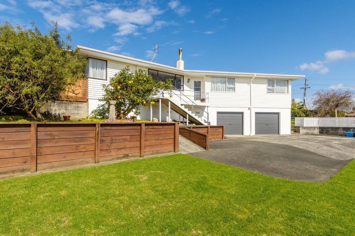 2 Laurence Street, Gate Pa, Tauranga - Carousel 1