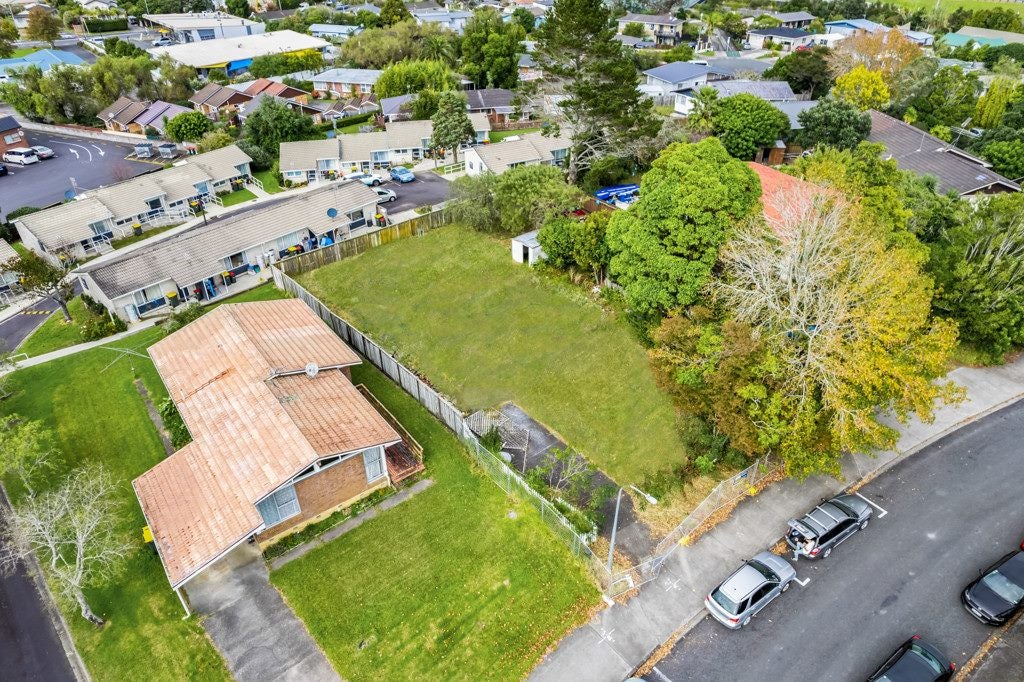 14 Cockayne Crescent, Sunnynook, Auckland - Carousel 1