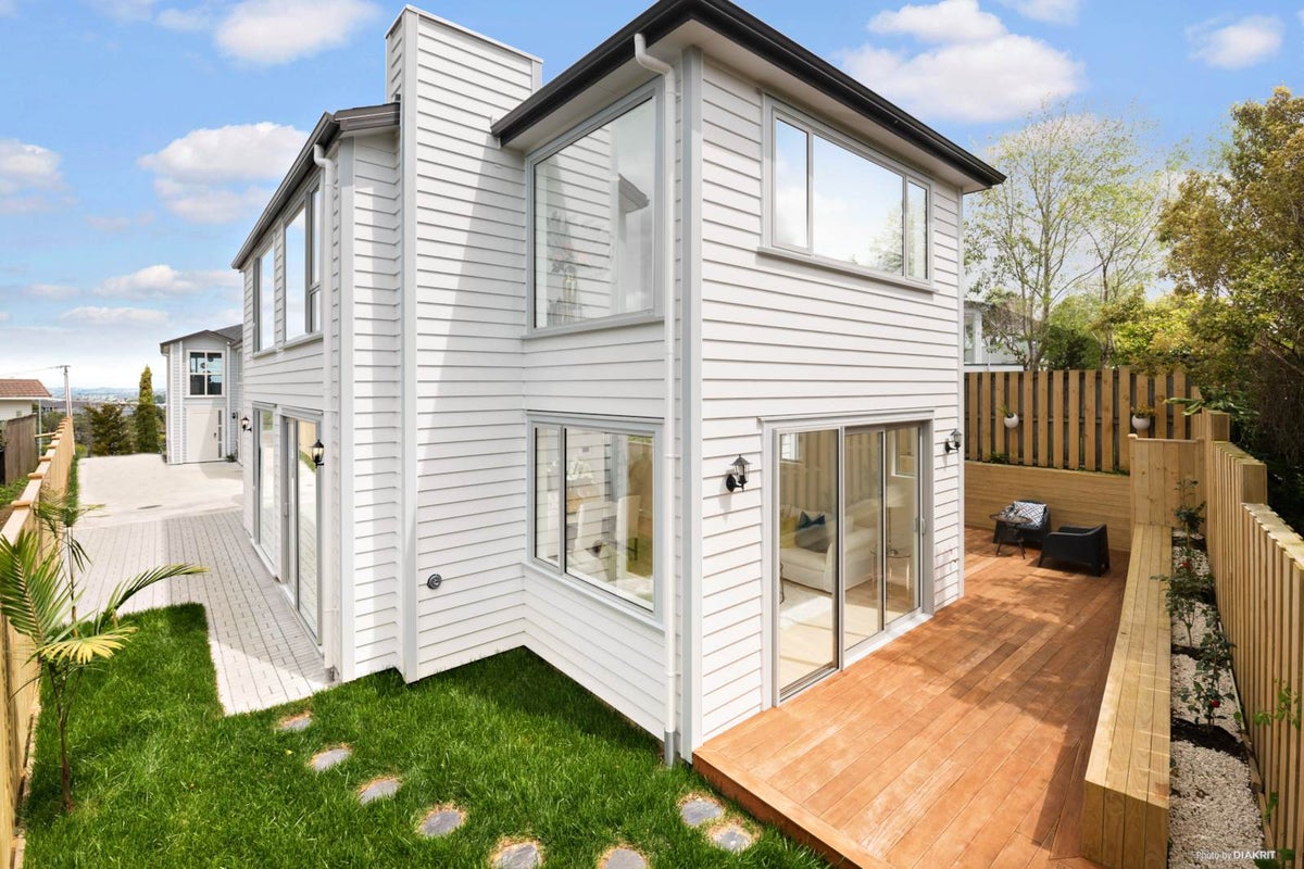 457 East Coast Road, Murrays Bay, Auckland - Carousel 1