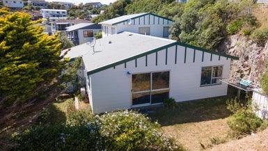 40B Colchester Crescent, Newlands, Wellington - Carousel 1