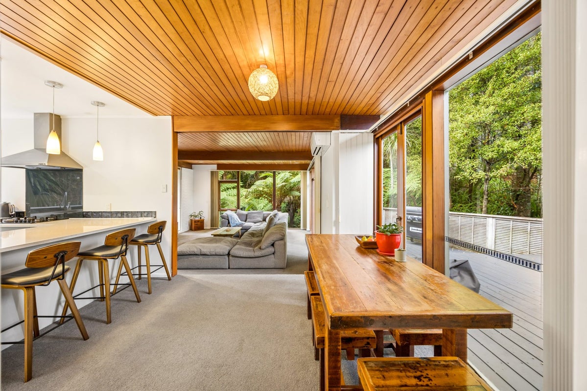 7 Waima Crescent, Titirangi, Auckland - Carousel 2