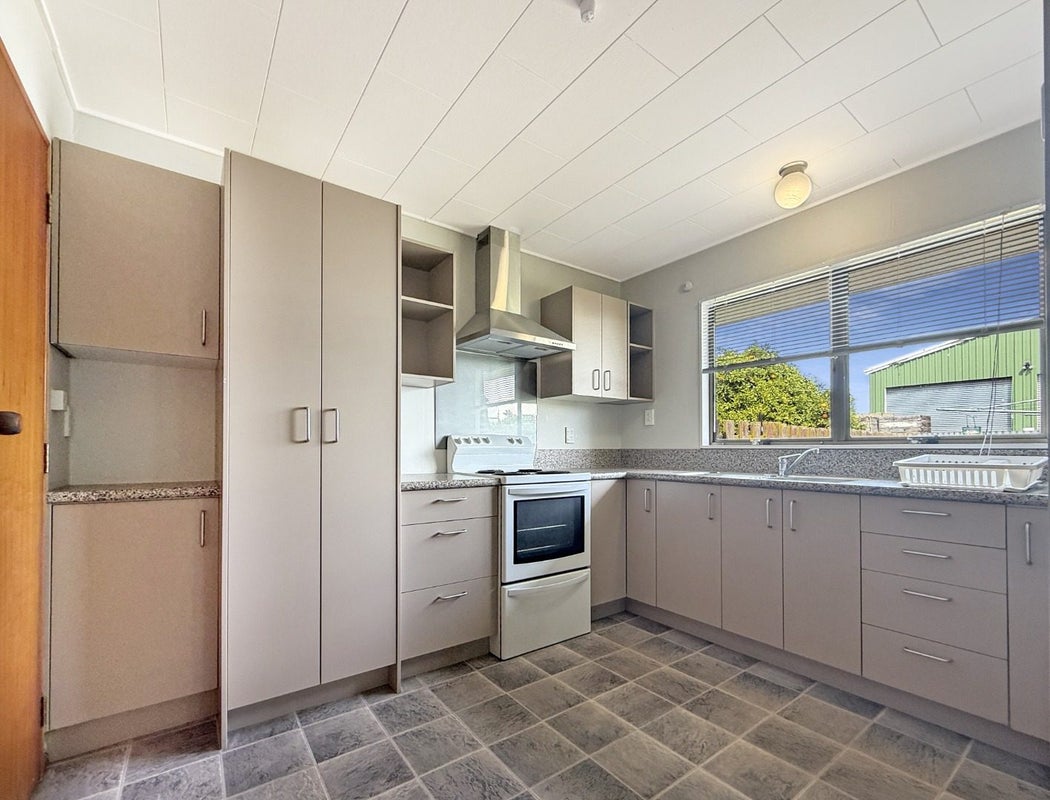 810 Queen Street West, Saint Leonards, Hastings - Carousel 2