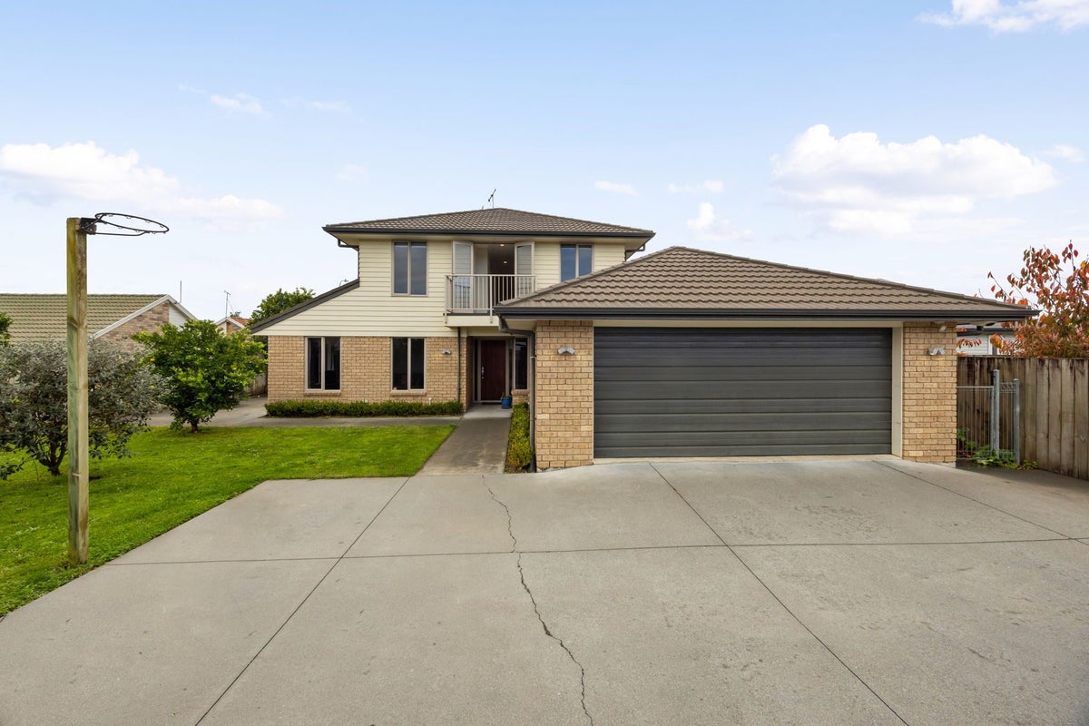 52 MacFarlane Street, Hamilton East, Hamilton - Carousel 2