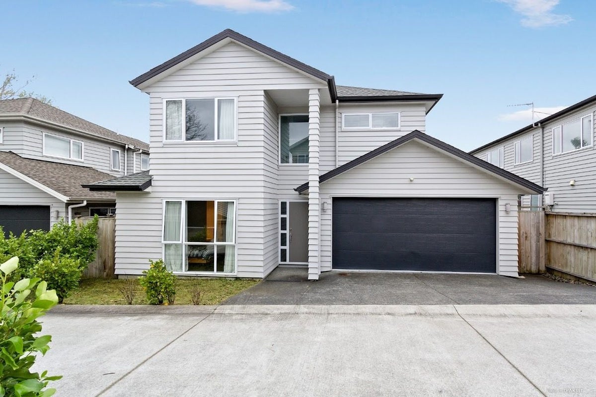 140R Hepburn Road, Glendene, Auckland - Carousel 1