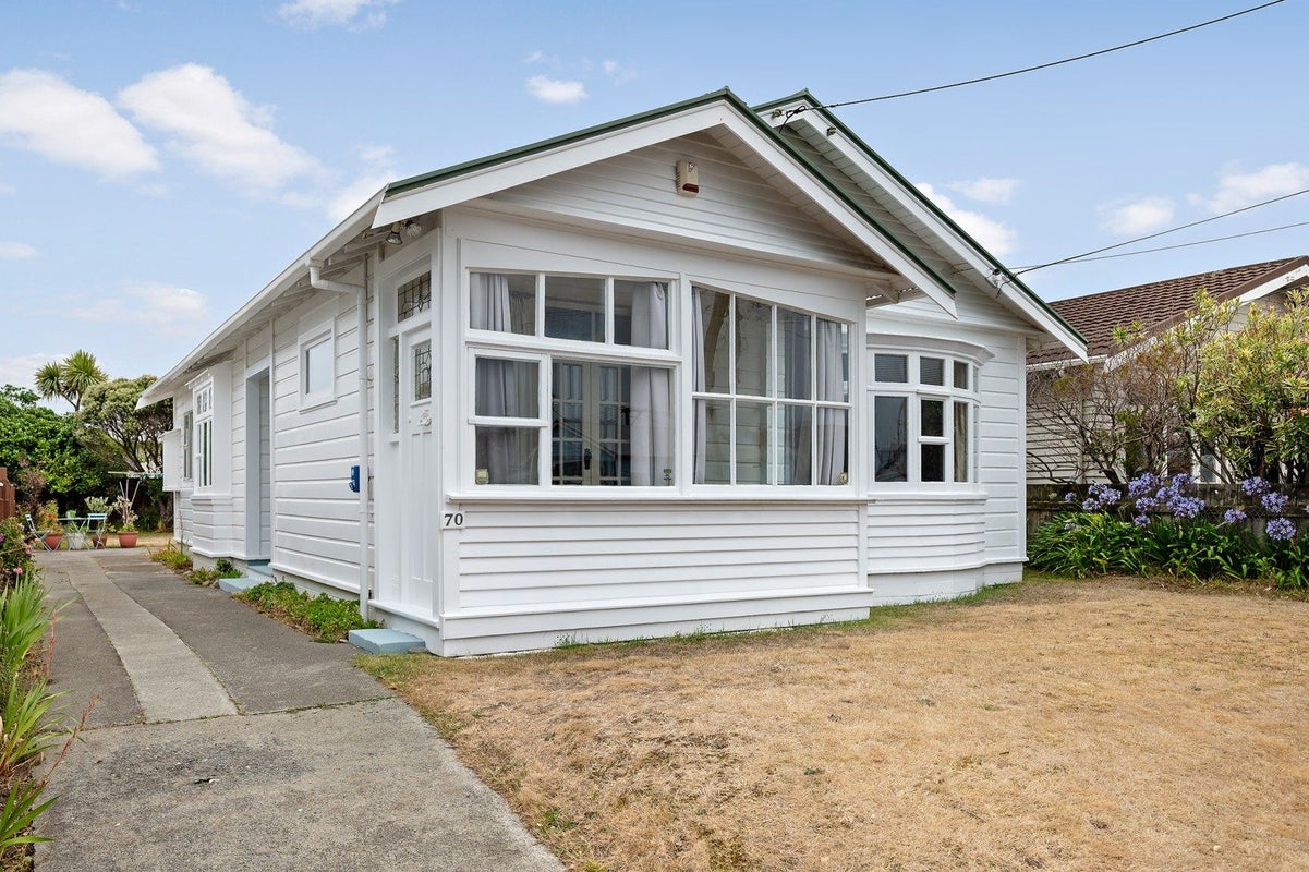 70 Endeavour Street, Lyall Bay, Wellington - Carousel 1