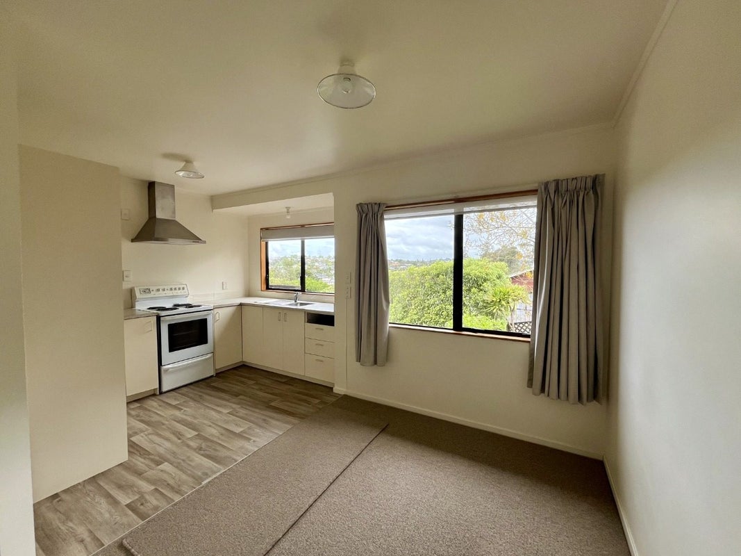 2/21 Witheford Drive, Bayview, North Shore City - Carousel 2