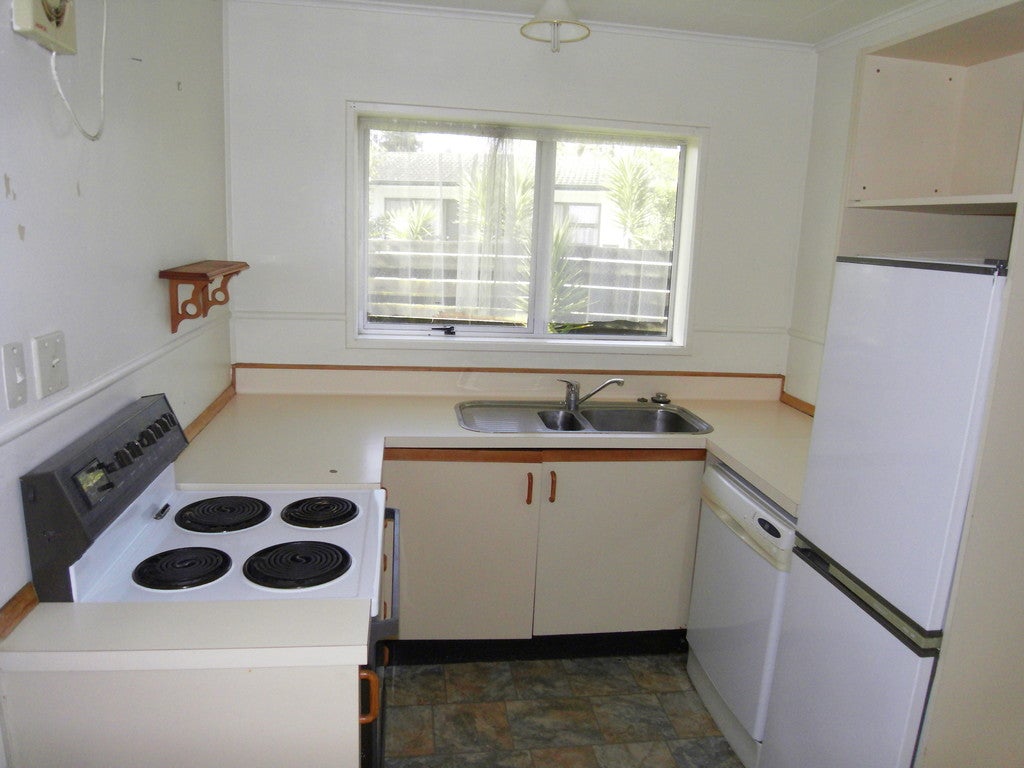 11 Holloway Place, Forest Lake, Hamilton - Carousel 2