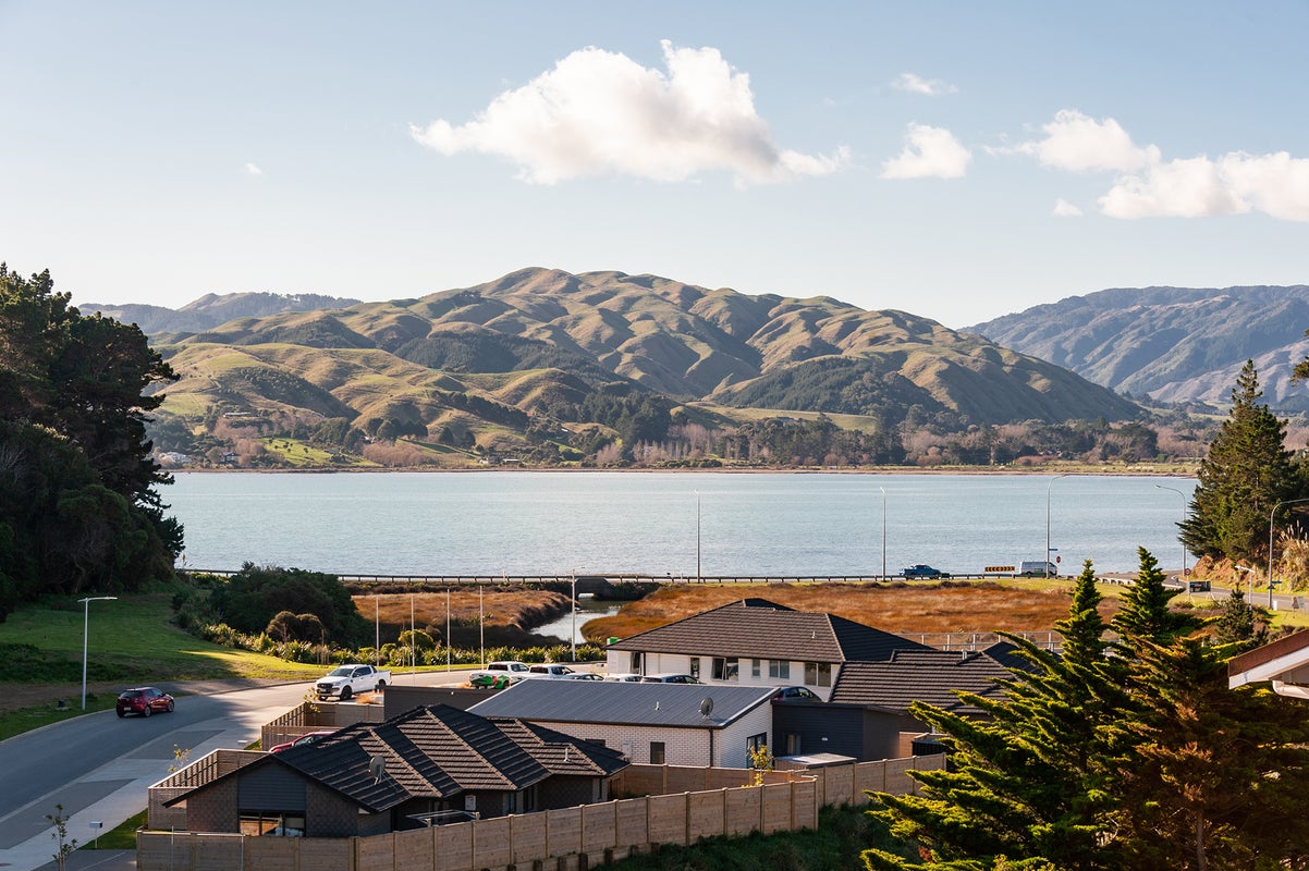 24 Observatory Close, Whitby, Porirua - Carousel 20