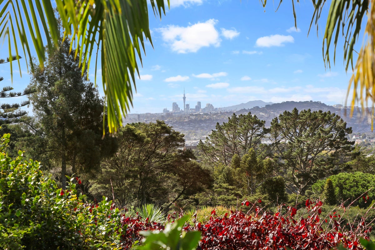 334 Titirangi Road, Titirangi, Auckland - Carousel 2